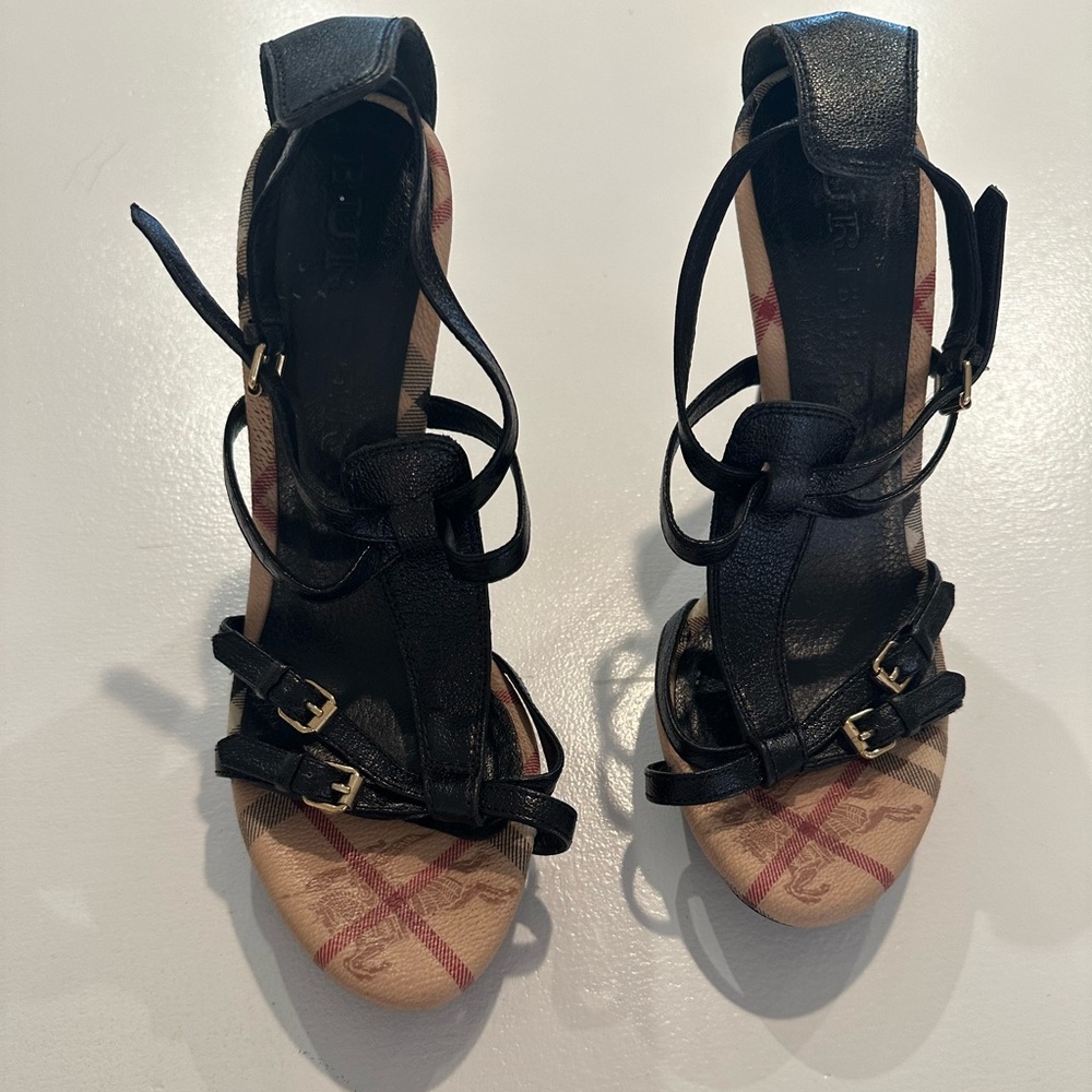 Burberry black lether T_bar ankle strap heels sandals - Picture 4 of 10